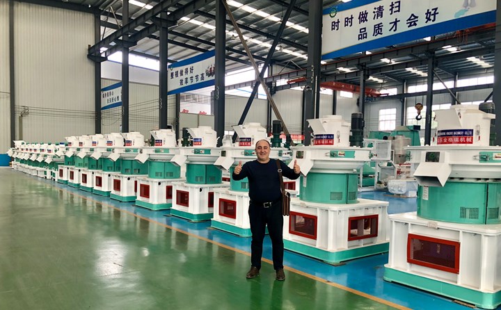 俄羅斯客戶對秸稈顆粒機很滿意.jpg