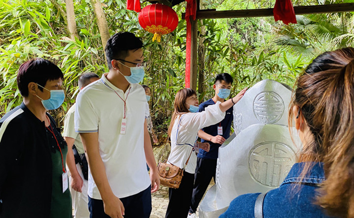 金格瑞顆粒機(jī)銷(xiāo)售精英.jpg