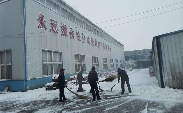 寒風中,雪地里,他們的身影多么美麗.jpg 寒風中,雪地里,他們的身影多么美麗.jpg