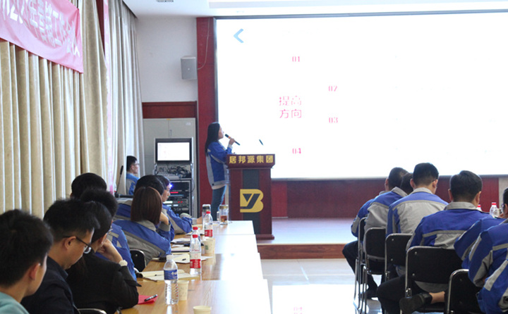 集團信息中心部長李敏就網(wǎng)站建設、運營、推廣等各項工作進行匯報.JPG
