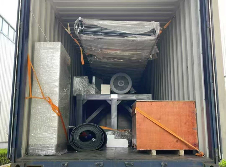 中國(guó)制造撕碎機(jī)發(fā)往巴基斯坦.jpg