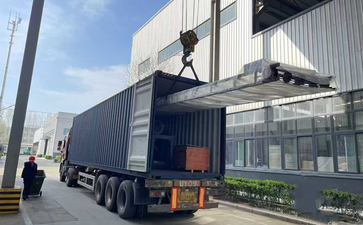 中國(guó)制造撕碎機(jī)發(fā)往巴基斯坦.jpg