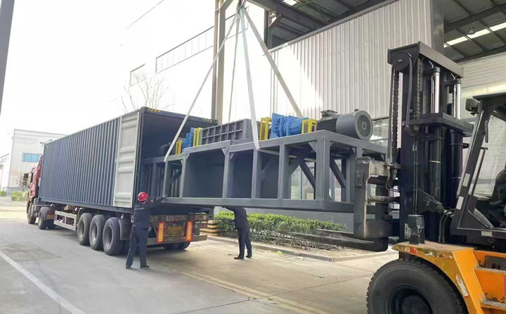 中國(guó)制造撕碎機(jī)發(fā)往巴基斯坦.jpg